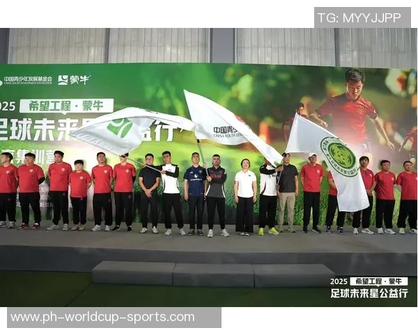 足球救世主的传奇之路如何改变了世界足坛的未来与希望